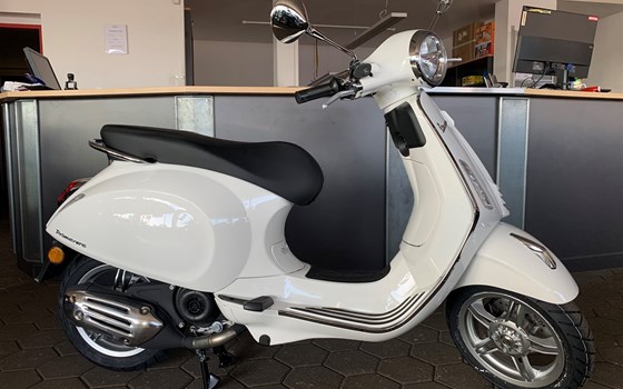 Neufahrzeug Vespa GTS 125 Super - Bild 3 Neufahrzeug Vespa GTS 125 Super - Bild 3