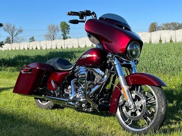 Gebrauchtmotorrad Harley-Davidson Street Glide FLHX