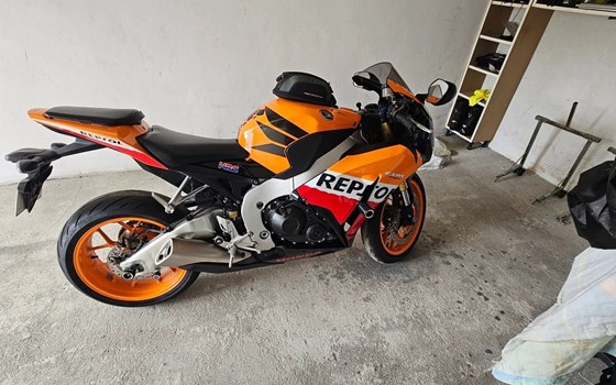 Gebrauchtmotorrad Honda CBR1000RR Fireblade - Bild 1 Gebrauchtmotorrad Honda CBR1000RR Fireblade - Bild 1