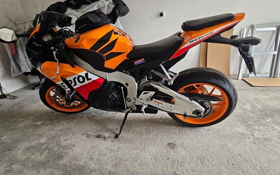 Gebrauchtmotorrad Honda CBR1000RR Fireblade - Bild 3 Gebrauchtmotorrad Honda CBR1000RR Fireblade - Bild 3