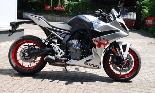Suzuki GSX-8R
