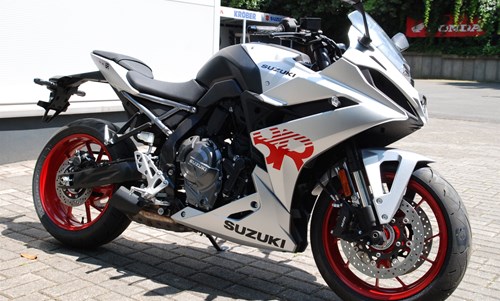 Suzuki GSX-8R
