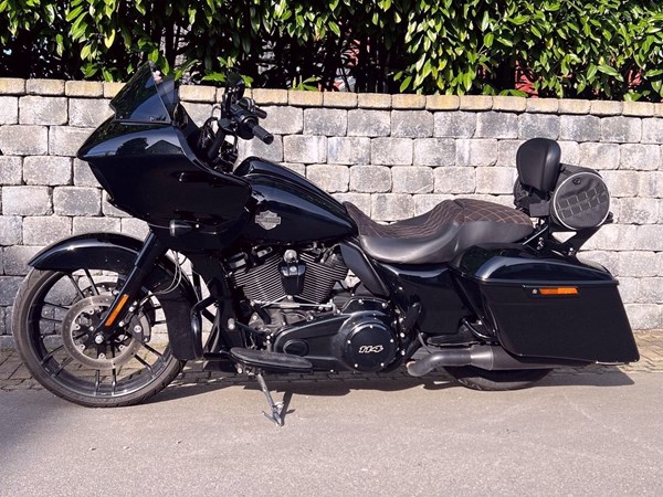 Gebrauchtmotorrad Harley-Davidson Touring Road Glide Special FLTRXS