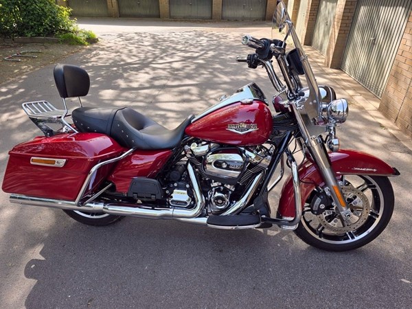 Gebrauchtmotorrad Harley-Davidson Touring Road King FLHR