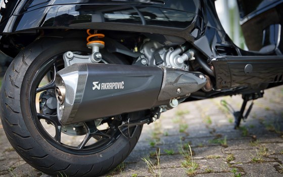 Gebrauchtmotorrad Vespa GTS 300 Super - Bild 4