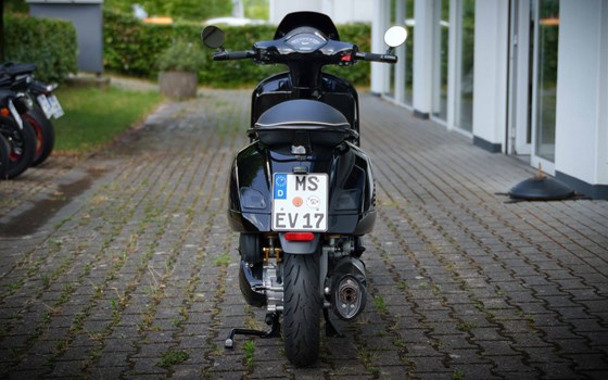 Gebrauchtmotorrad Vespa GTS 300 Super - Bild 6