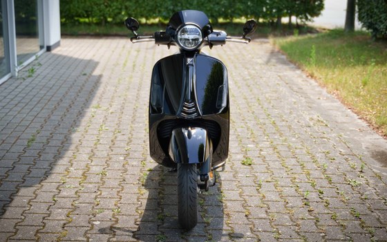 Gebrauchtmotorrad Vespa GTS 300 Super - Bild 8
