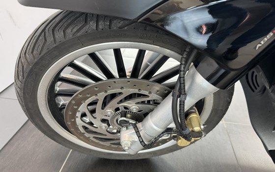 Gebrauchtmotorrad Piaggio Beverly 300 i.e. Police - Bild 5 Gebrauchtmotorrad Piaggio Beverly 300 i.e. Police - Bild 5