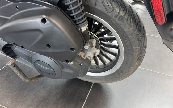 Gebrauchtmotorrad Piaggio Beverly 300 i.e. Police - Bild 6