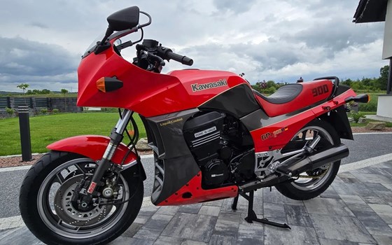 Gebrauchtmotorrad Kawasaki GPZ 900 R - Bild 1