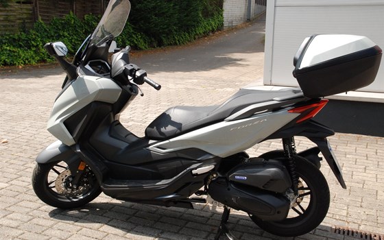 Gebrauchtmotorrad Honda Forza 125 - Bild 9