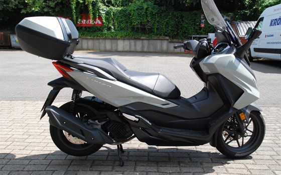 Gebrauchtmotorrad Honda Forza 125 - Bild 3