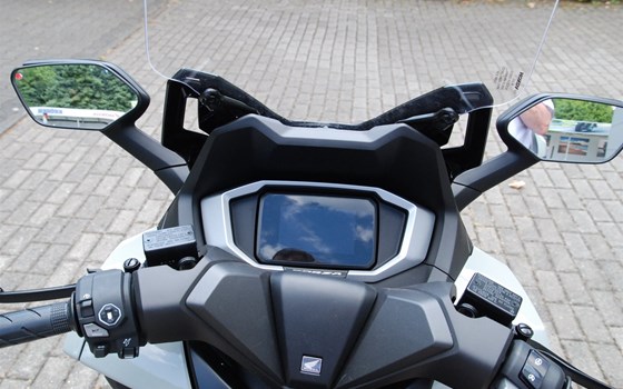 Gebrauchtmotorrad Honda Forza 125 - Bild 10