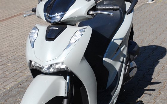 Gebrauchtmotorrad Honda SH125i - Bild 11