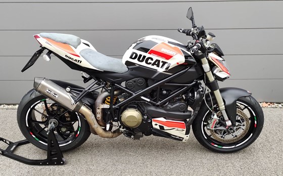 Gebrauchtmotorrad Ducati Streetfighter V2 - Bild 2 Gebrauchtmotorrad Ducati Streetfighter V2 - Bild 2
