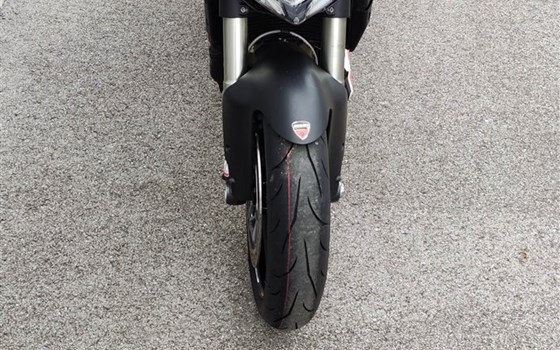 Gebrauchtmotorrad Ducati Streetfighter V2 - Bild 7 Gebrauchtmotorrad Ducati Streetfighter V2 - Bild 7