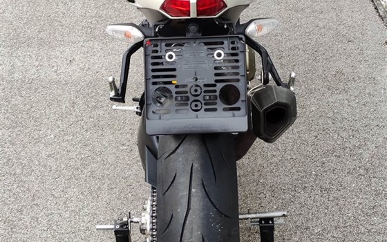 Gebrauchtmotorrad Ducati Streetfighter V2 - Bild 8 Gebrauchtmotorrad Ducati Streetfighter V2 - Bild 8