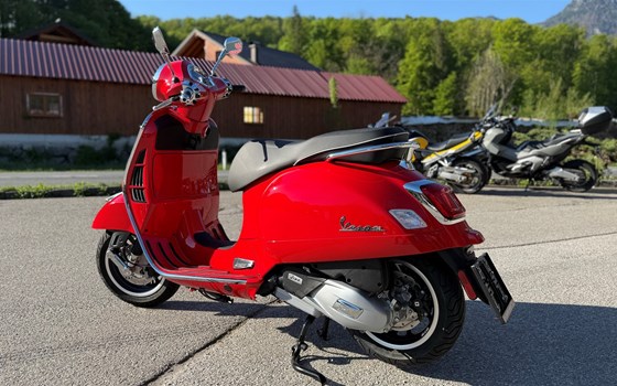 Neufahrzeug Vespa GTS 125 Super - Bild 2 Neufahrzeug Vespa GTS 125 Super - Bild 2
