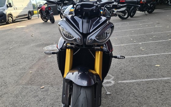 Gebrauchtmotorrad Triumph Speed Triple 1200 RS - Bild 5 Gebrauchtmotorrad Triumph Speed Triple 1200 RS - Bild 5