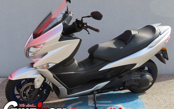 Gebrauchtmotorrad Suzuki Burgman 400 - Bild 2 Gebrauchtmotorrad Suzuki Burgman 400 - Bild 2