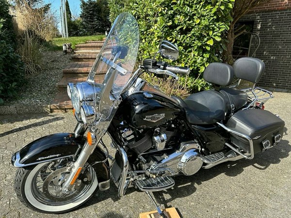 Gebrauchtmotorrad Harley-Davidson Road King Classic FLHRC