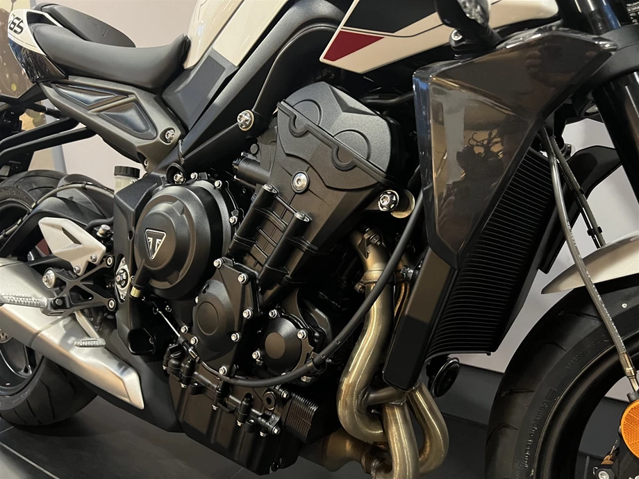 Angebot Triumph Street Triple 765 R A2 Bild 10: Angebot Triumph Street Triple 765 R A2