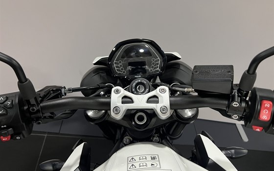 Neufahrzeug Triumph Street Triple 765 R A2 - Bild 8