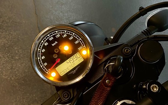 Gebrauchtmotorrad Moto Guzzi V7 III Stone - Bild 5 Gebrauchtmotorrad Moto Guzzi V7 III Stone - Bild 5