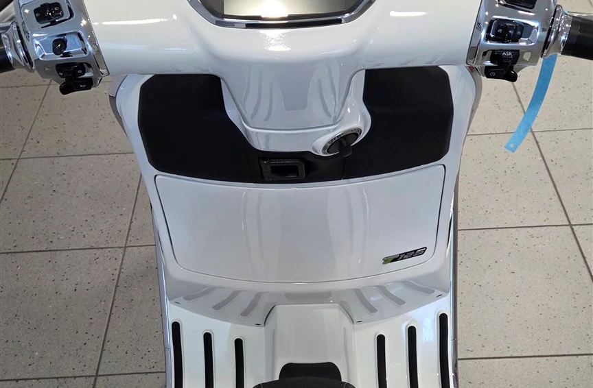 Angebot Vespa GTS 125 Super Tech Bild 3: Angebot Vespa GTS 125 Super Tech