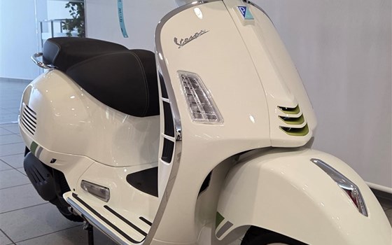 Neufahrzeug Vespa GTS 125 Super Tech - Bild 5 Neufahrzeug Vespa GTS 125 Super Tech - Bild 5