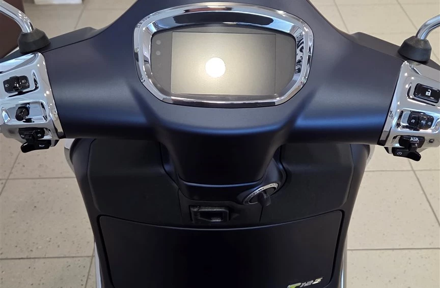 Angebot Vespa GTS 125 Super Tech Bild 3: Angebot Vespa GTS 125 Super Tech