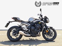 Gebrauchtmotorrad Triumph Street Triple 765 R Teilzahlung € 99,- Erstbesitz