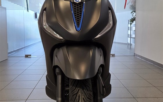 Gebrauchtmotorrad Piaggio Beverly 310 - Bild 4 Gebrauchtmotorrad Piaggio Beverly 310 - Bild 4