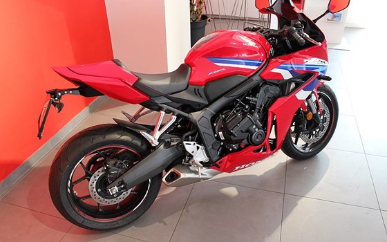 Gebrauchtmotorrad Honda CBR650R E-Clutch - Bild 3