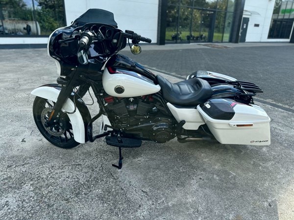 Gebrauchtmotorrad Harley-Davidson CVO Street Glide FLHXSE
