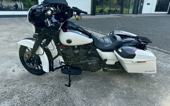 Gebrauchtmotorrad Harley-Davidson CVO Street Glide FLHXSE - Bild 1