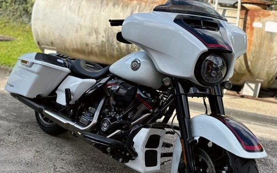 Gebrauchtmotorrad Harley-Davidson CVO Street Glide FLHXSE - Bild 3