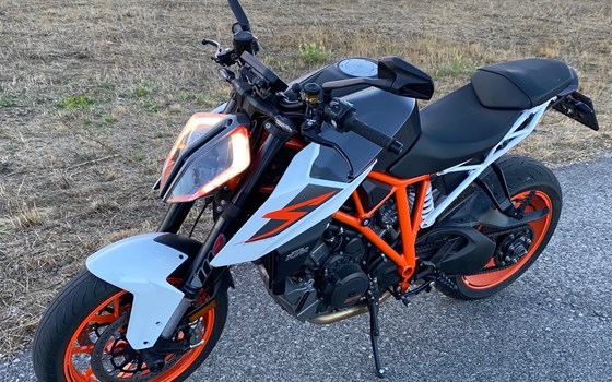 Gebrauchtmotorrad KTM 1290 Super Duke R - Bild 1 Gebrauchtmotorrad KTM 1290 Super Duke R - Bild 1