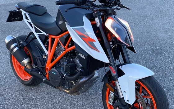 Gebrauchtmotorrad KTM 1290 Super Duke R - Bild 4 Gebrauchtmotorrad KTM 1290 Super Duke R - Bild 4