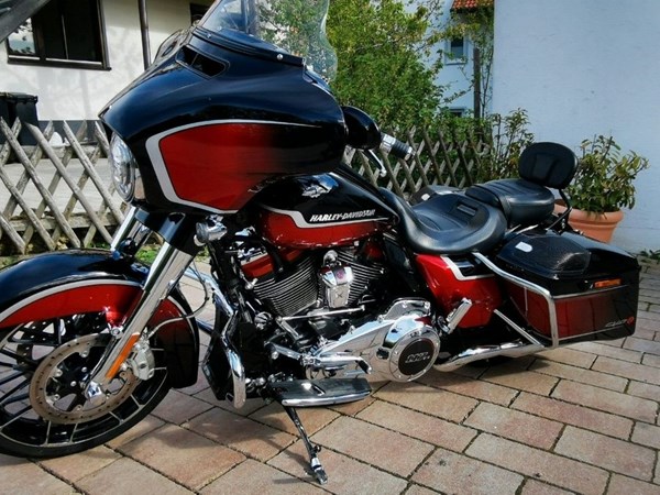 Gebrauchtmotorrad Harley-Davidson CVO Street Glide FLHXSE