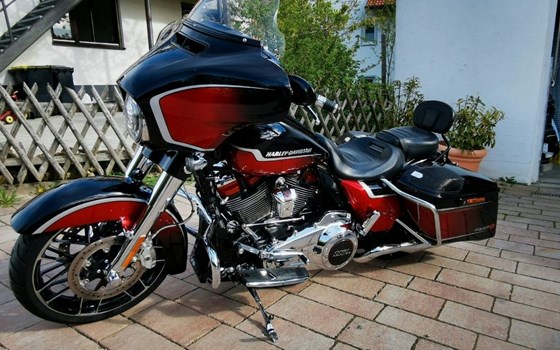 Gebrauchtmotorrad Harley-Davidson CVO Street Glide FLHXSE - Bild 1