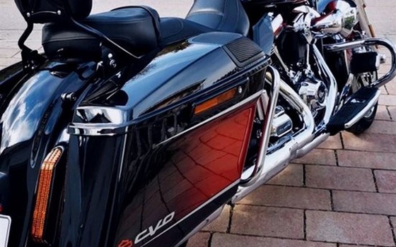 Gebrauchtmotorrad Harley-Davidson CVO Street Glide FLHXSE - Bild 4