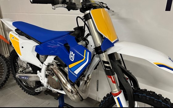 Neufahrzeug Husqvarna TC 300 Heritage - Bild 2