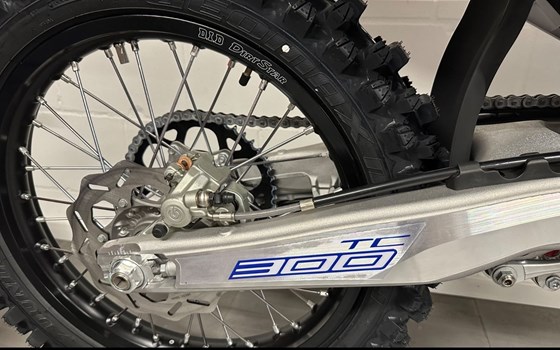 Neufahrzeug Husqvarna TC 300 Heritage - Bild 3