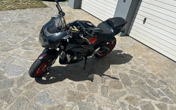 Gebrauchtmotorrad Aprilia RSV 1000 Tuono - Bild 2 Gebrauchtmotorrad Aprilia RSV 1000 Tuono - Bild 2