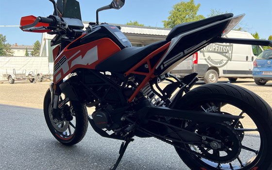 Gebrauchtmotorrad KTM 125 Duke - Bild 3 Gebrauchtmotorrad KTM 125 Duke - Bild 3