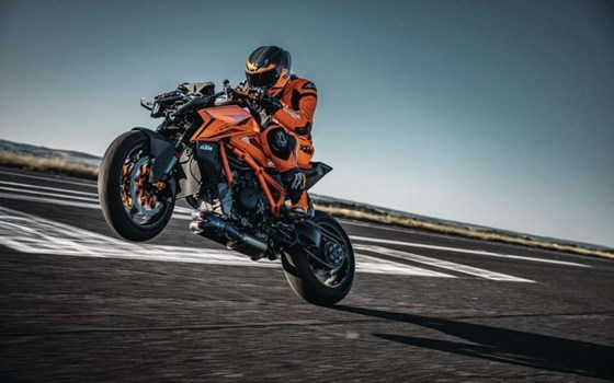 Neufahrzeug KTM 1390 Super Duke R - Bild 6 Neufahrzeug KTM 1390 Super Duke R - Bild 6