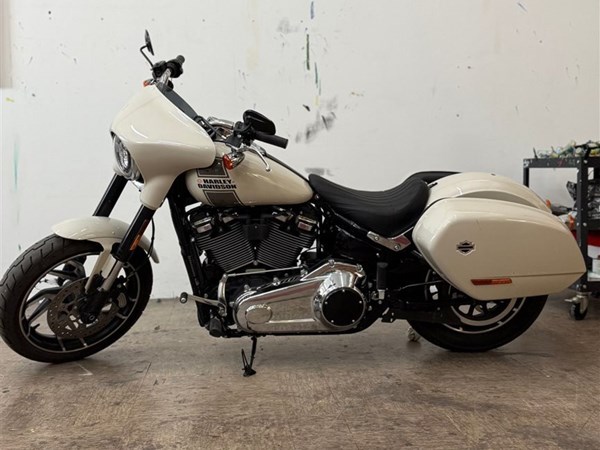 Gebrauchtmotorrad Harley-Davidson Softail Sport Glide FLSB