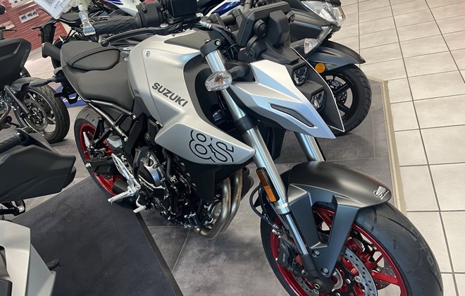 Suzuki GSX-8S