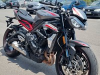 Gebrauchtmotorrad Triumph Street Triple 675 R 765 auf Lager!